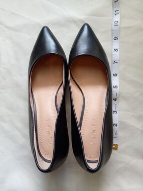 Linea Women's Black Pointed-Toe Leather-Look Flats